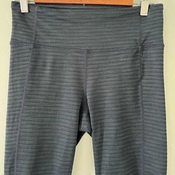 Athleta Mantra Jacquard Crop Yoga Leggings In Navy Blue Size S